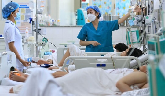 Cải cách chính sách đãi ngộ thêm động lực 'giữ lửa nghề' với cán bộ y tế