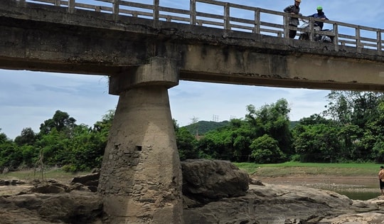 Quảng Trị kiến nghị xây cầu mới thay cầu Chợ đã xuống cấp sau hơn 30 năm sử dụng