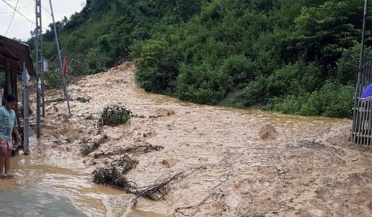 Bão số 3 tăng tốc, trọng tâm mưa bão dồn về vùng núi Thanh Hóa – Nghệ An