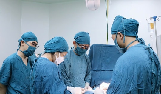 Bệnh viện tuyến tỉnh phối hợp với chuyên gia Úc phẫu thuật dị tật tiết niệu cho bé trai 6 tuổi