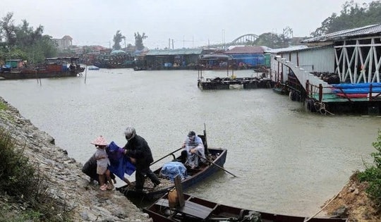 [TRỰC TIẾP] Cập nhật bão số 3: Wipha đi chậm nhưng giật tới cấp 13, áp sát Hải Phòng