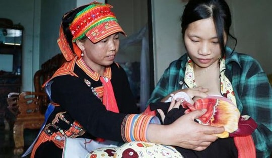 Nhiệm vụ của cô đỡ thôn bản là gì?