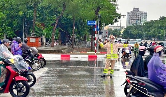 CSGT Hà Nội chủ động ứng phó với bão số 3

