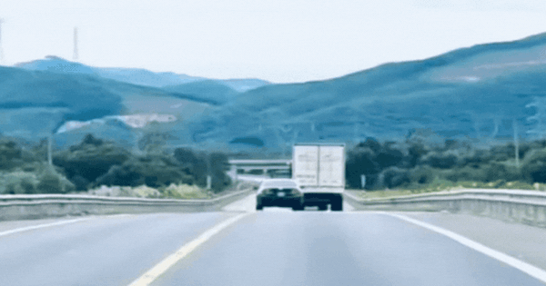 Phạt nặng tài xế xe biển xanh vượt ẩu trên cao tốc Cam Lộ - La Sơn