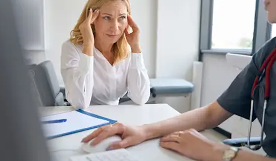 Lựa chọn thuốc điều trị chứng đau nửa đầu do kinh nguyệt