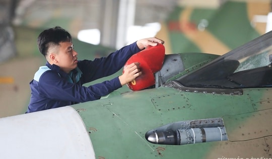 Những người 'bắt mạch' cho ‘hổ mang chúa’ Su-30MK2