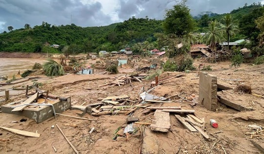 Nghệ An: Mỹ Lý tan hoang sau mưa lũ, hàng trăm nhà dân đổ sập