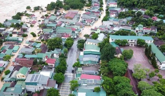 Bão số 3 gây mưa lũ diện rộng ở Nghệ An: 1 người chết, 1 mất tích, hàng ngàn ngôi nhà ngập sâu