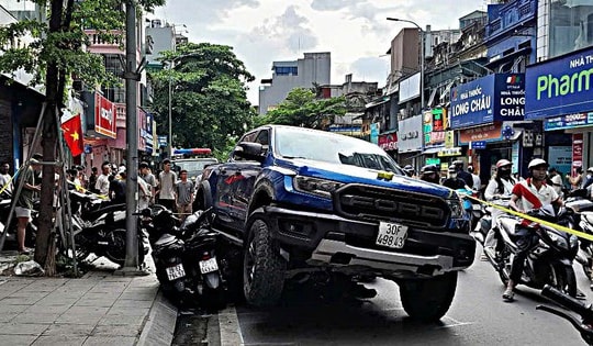 Thông tin chính thức vụ ô tô đâm 9 xe và 1 người đàn ông tại Khâm Thiên