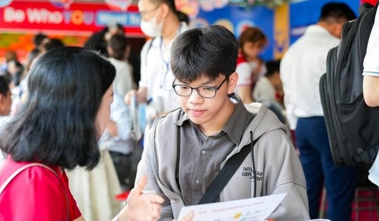 Sĩ tử 'choáng váng' vì thông tin tuyển sinh: Phụ huynh, học sinh kiến nghị lùi lịch