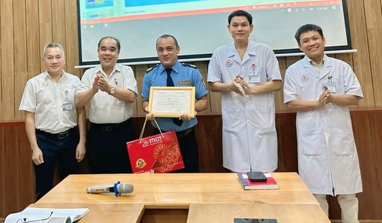 Tuyên dương bảo vệ cứu sống người ngưng tim, ngưng thở trên bãi biển Nha Trang