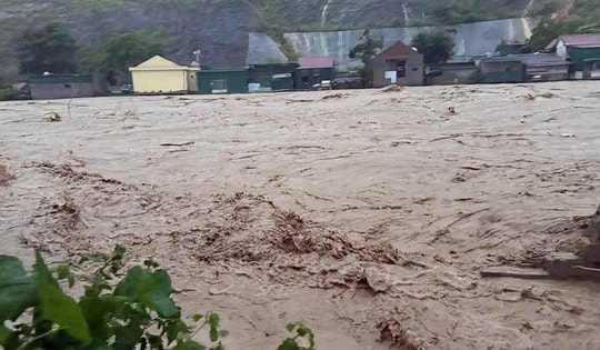 Nguyên nhân Nghệ An hứng mưa lũ gây thiệt hại nghiêm trọng