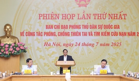 Thủ tướng: Bằng mọi cách tiếp cận địa bàn bị chia cắt, tiếp tế lương thực, thực phẩm cho người dân