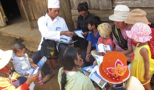 Nhân viên y tế thôn bản và cô đỡ thôn bản đang hưởng phụ cấp bao nhiêu?