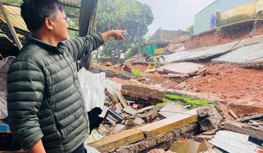 Hiện trường vụ sập tường bến xe Đức Long vào nhà dân, nhiều tài sản hư hỏng