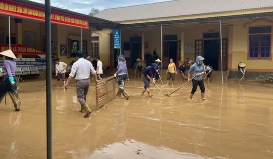 Y tế Nghệ An khẩn trương khắc phục hậu quả, bảo đảm khám chữa bệnh vùng lũ