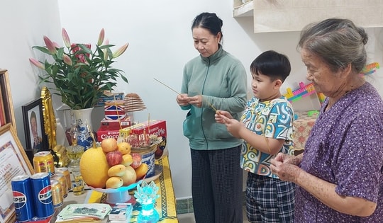 Vượt lên nỗi đau, mẹ và vợ liệt sĩ hy sinh khi cứu 3 em nhỏ đuối nước, vẫn tần tảo nuôi dạy con cháu nên người