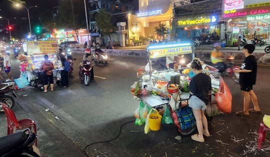 TP Hồ Chí Minh: Gắn camera giám sát để xử lý nạn lấn chiếm lòng đường, vỉa hè