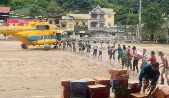 Quân đội sẽ tổ chức thêm 4 chuyến bay chuyển hàng cứu trợ đến vùng lũ Nghệ An