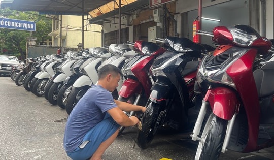 Trước lộ trình cấm xe xăng, chợ xe máy lớn nhất Hà Nội: 'Trước bán 10, giờ mất 9'