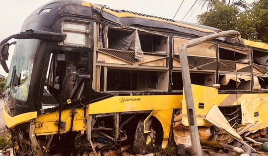 Hiện trường vụ lật xe khách làm 9 người tử vong ở Hà Tĩnh