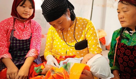 Chi tiết nội dung đào tạo chuyên môn và nghiệp vụ của cô đỡ thôn bản