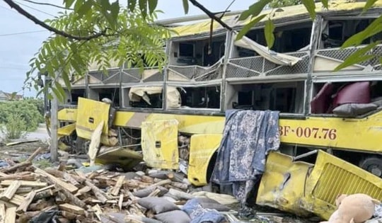 Bộ Y tế yêu cầu tập trung điều trị kịp thời các nạn nhân trong vụ lật xe khách ở Hà Tĩnh