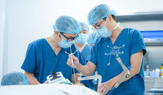 Robot AutoGuide lần đầu xuất hiện tại Việt Nam: Bước ngoặt công nghệ trong điều trị động kinh