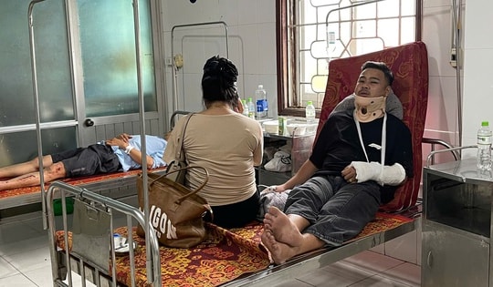 Giây phút xe khách lật kinh hoàng: Nhiều tiếng la hét, kêu cứu, có người bị hất văng ra ngoài