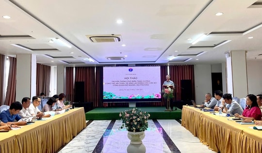 Phổ biến công tác an toàn, vệ sinh lao động cho cán bộ công đoàn Y tế bộ ngành, địa phương