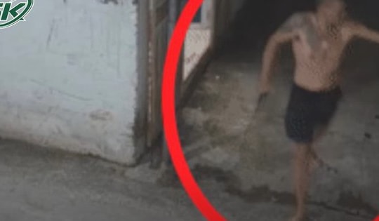 Gã trai điên cuồng nã súng vào công an, cướp xe máy tẩu thoát khi bị kiểm tra hành chính