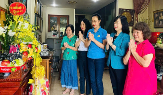 Bộ trưởng Đào Hồng Lan thăm, tri ân gia đình Liệt sĩ, bác sĩ Đặng Thuỳ Trâm