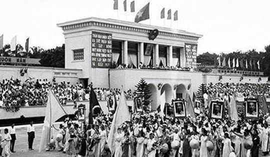 800 tư liệu, 80 bức ảnh hội tụ tại triển lãm 'Mùa thu độc lập và khát vọng phồn vinh'