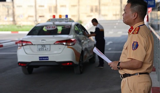 Hà Nội tồn đọng lượng lớn hồ sơ sát hạch lái xe, giải quyết thế nào?