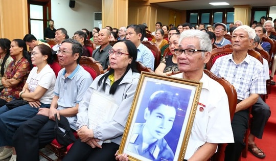 Giọt nước mắt ‘đoàn tụ’ sau nửa thế kỷ chờ mong nhờ phương pháp giám định ADN