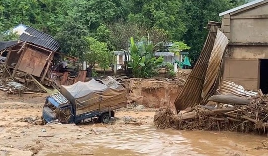 Thủ tướng chỉ đạo tập trung tìm kiếm 4 người mất tích do lũ quét, sạt lở đất ở Sơn La