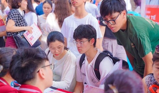 Xét tuyển đại học 2025: 'Ôm' cả chục nguyện vọng liệu có phải lựa chọn sáng suốt?