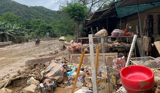 Nghệ An khẩn trương vệ sinh môi trường, phòng chống dịch bệnh sau mưa lũ