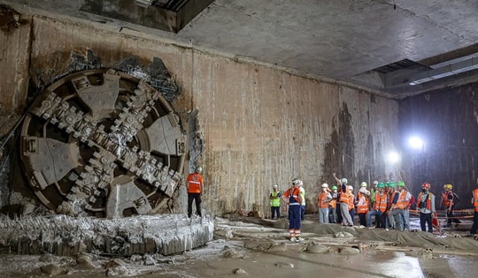 Robot TBM số 1 'xuyên lòng đất' chạm ga ngầm S11, tuyến metro số 3 tiến gần về đích