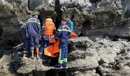 Tìm thấy thi thể người bố mất tích khi tắm biển cùng con trai