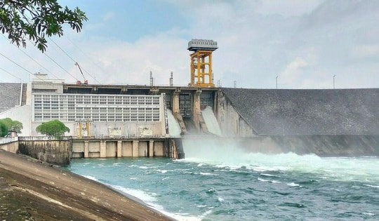 Bộ Nông nghiệp và Môi trường chỉ đạo mở khẩn cấp 2 cửa xả hồ thuỷ điện Thác Bà