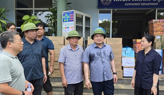 Lập Trạm Y tế dã chiến đưa hoạt động khám chữa bệnh trở lại bình thường sau lũ lụt