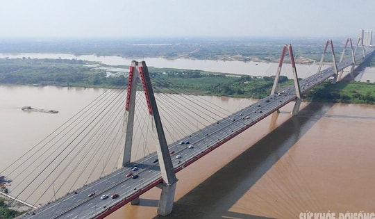 Cầu đẹp nhất Hà Nội sắp phân làn bằng hàng rào cứng