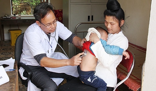 Nâng cao sức khỏe bà mẹ, trẻ em: Khi trưởng bản, hội phụ nữ 'gõ cửa từng nhà' vận động tiêm chủng