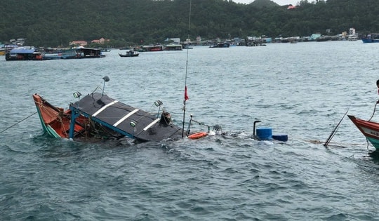 Biên phòng Nam Du cứu hộ thành công 2 tàu cá bị chìm ở đặc khu Kiên Hải