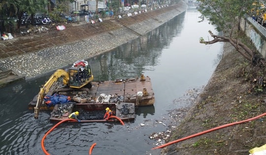 Đập dâng sẽ cứu những dòng sông chết ở Hà Nội như thế nào?