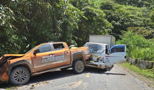 Tai nạn liên hoàn trên đường đi cứu trợ người dân vùng lũ