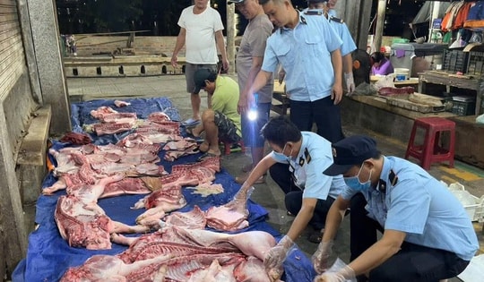 Hàng quán ở Huế gặp khó vì người tiêu dùng 'ngại' thịt lợn