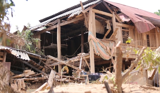 Cận cảnh tan hoang bản làng bên sông Nậm Nơn