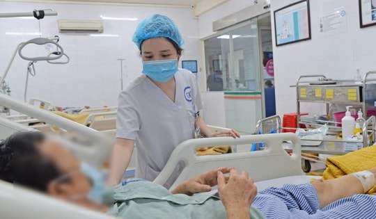 Uống nước đường để chữa bệnh đái tháo đường, một phụ nữ nguy kịch